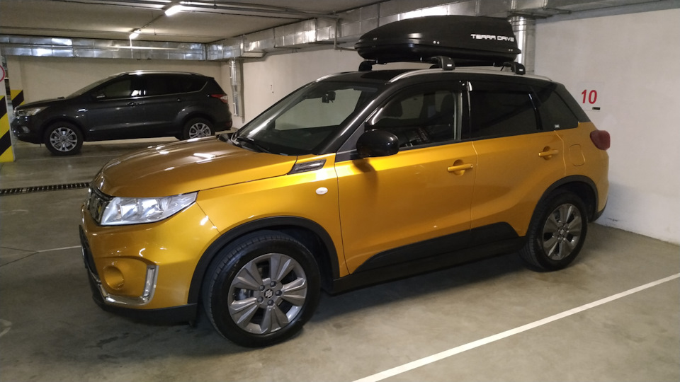 Встановлено оригінальні молдинги дверей Suzuki Vitara S 1