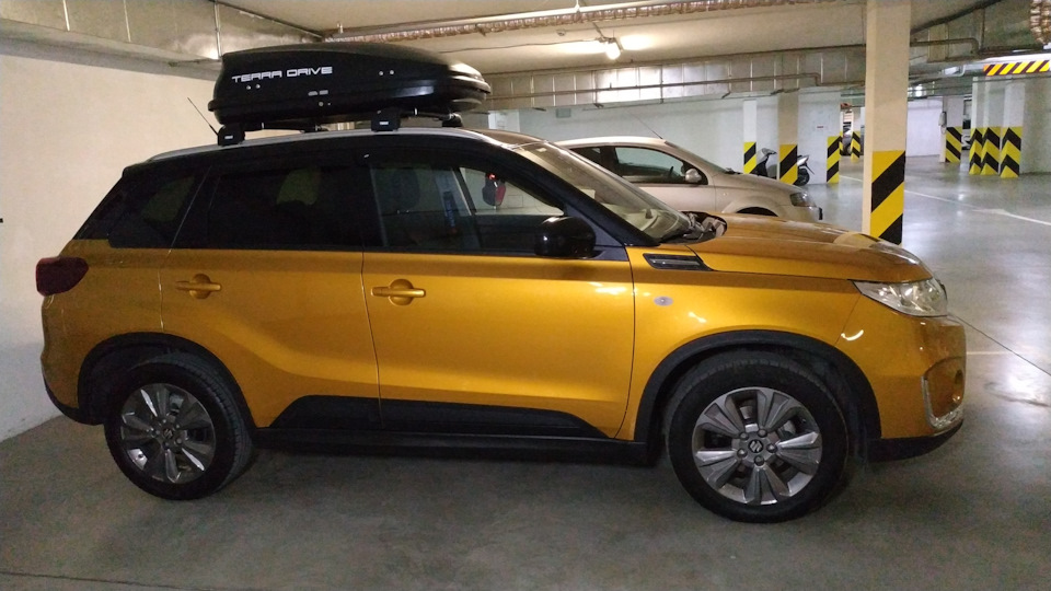 Встановлено оригінальні молдинги дверей Suzuki Vitara S 2