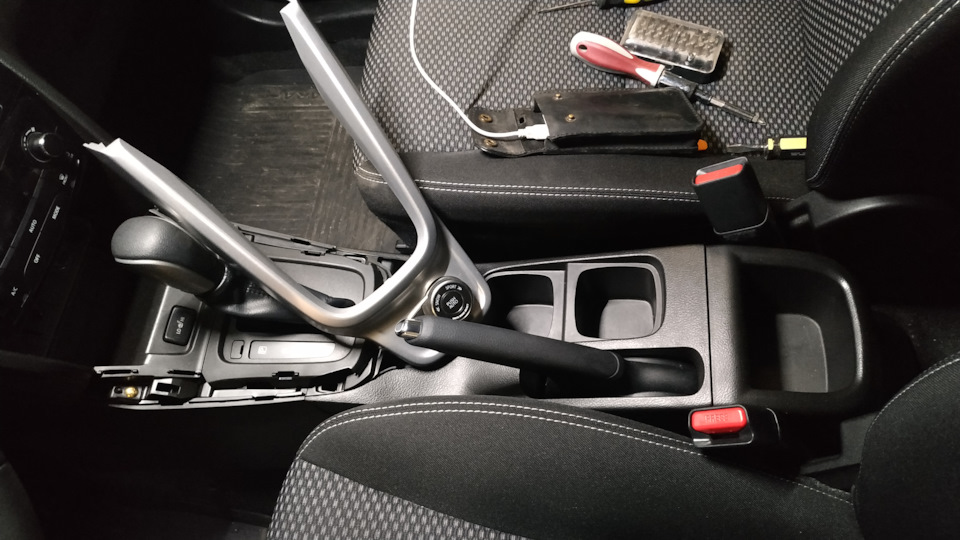 Встановлення підлокітника для Suzuki Vitara 1.6 1