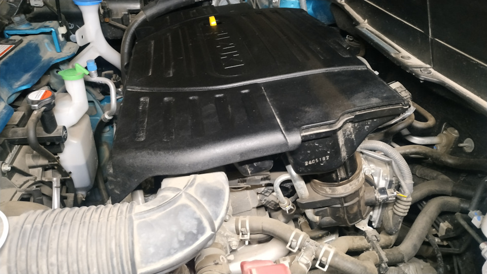 Заміна повітряного фільтра Suzuki Vitara 1.6 оригінал 4