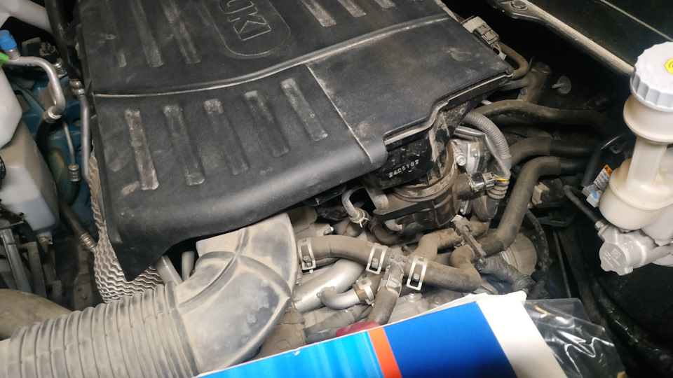 Заміна повітряного фільтра Suzuki Vitara 1.6 оригінал 3