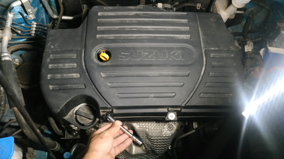 Заміна повітряного фільтра Suzuki Vitara 1.6 оригінал 1