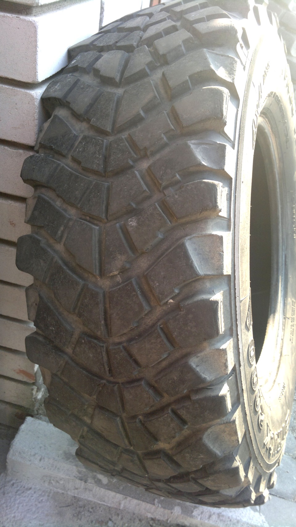 Продам 2 колеса позашляхова 4х4 гума PNEU VRANIK 235/75 R15 Супер ціна! 2