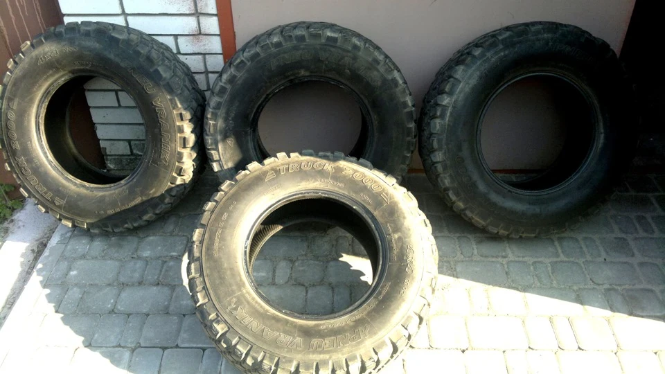 Продам 2 колеса позашляхова 4х4 гума PNEU VRANIK 235/75 R15 Супер ціна!