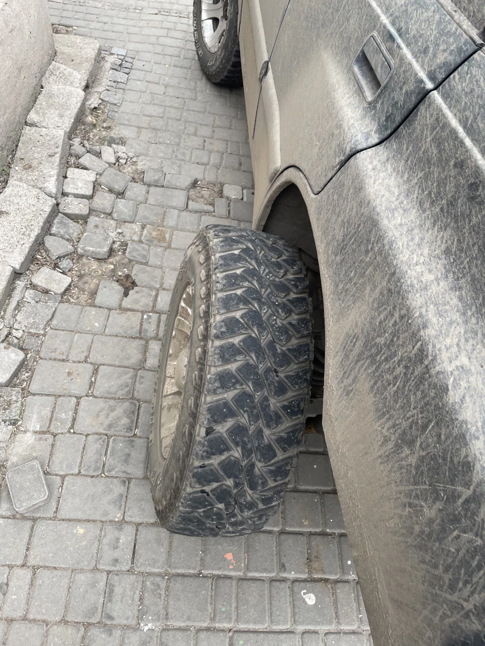 На швидку руку вилізло боком