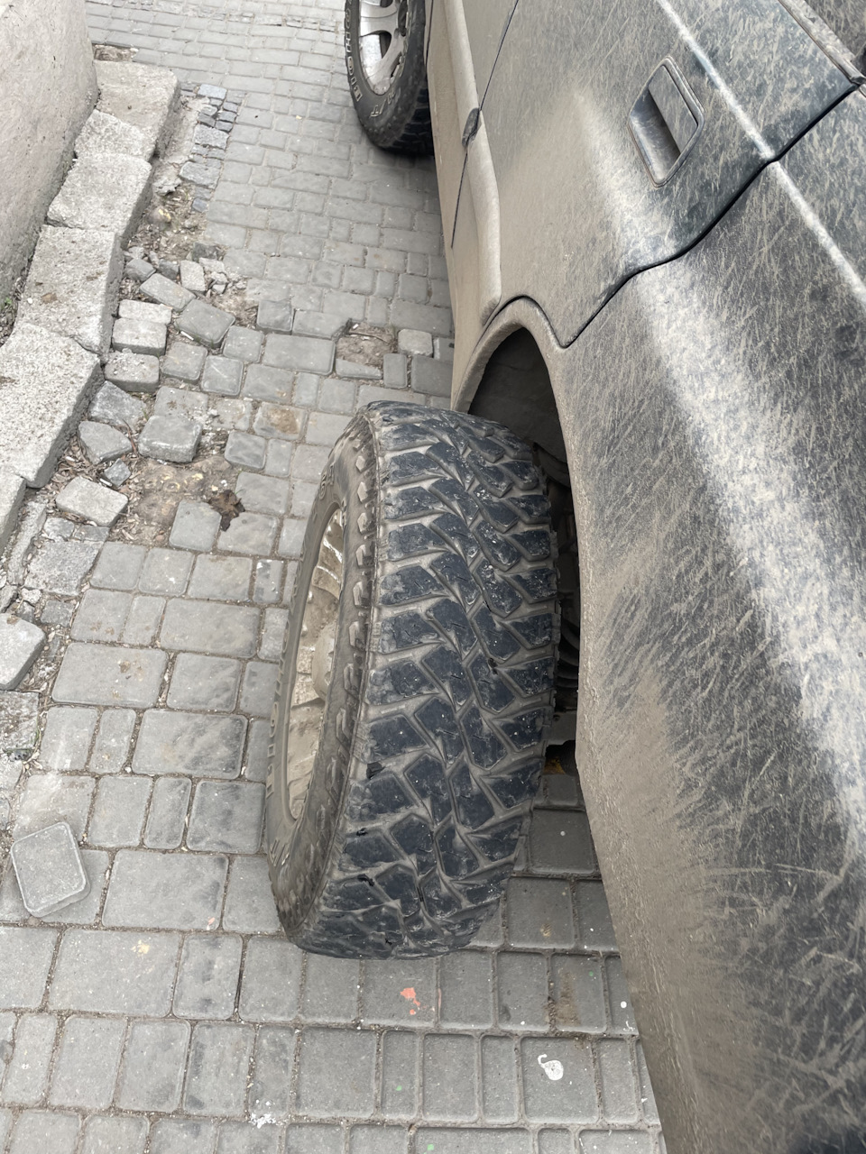 На швидку руку вилізло боком 1