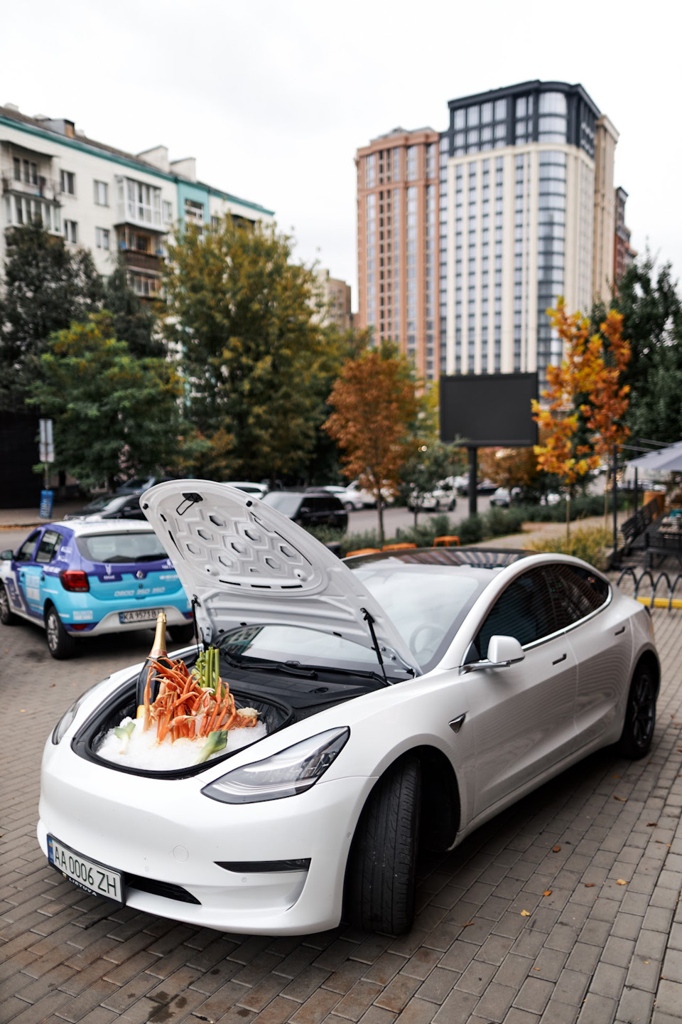 Як влаштувати фуршет у Tesla 🍾🦀 3