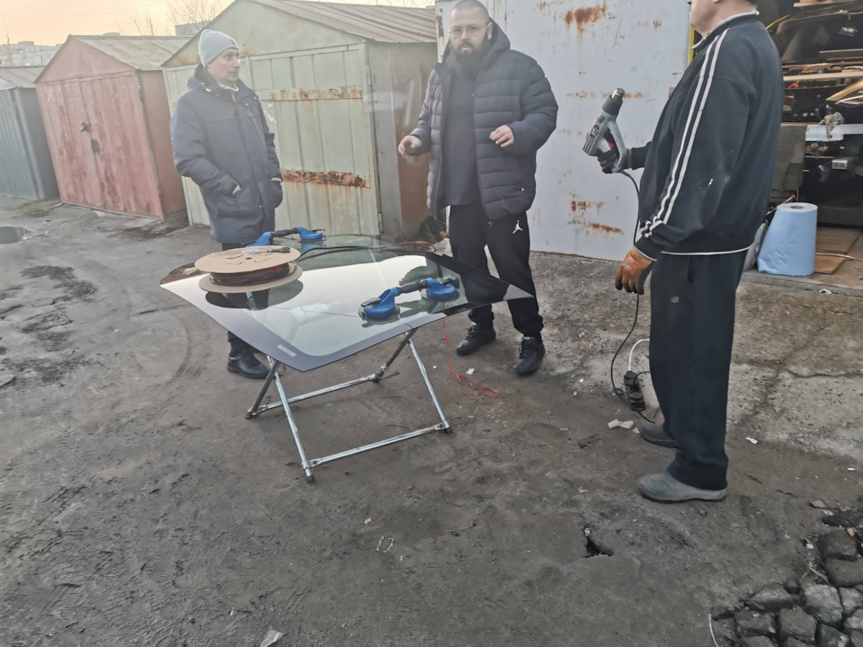 #7 Українське (made in місцеве) лобове скло на Model 3. Установка. 1