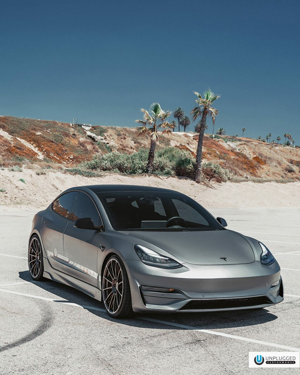 Огляд на передні губи для Model 3 3