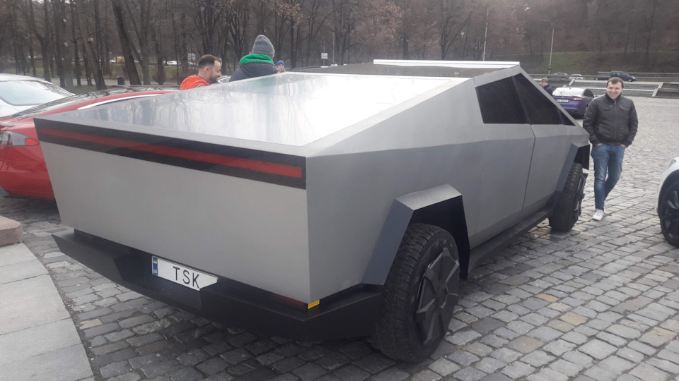 Cybertruck і теска :-) 3