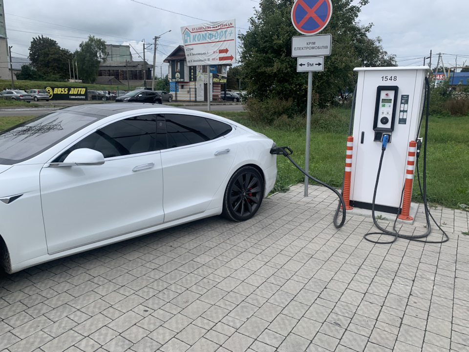 Подорож Tesla 3