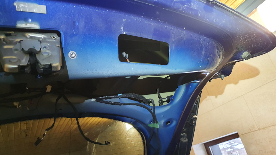 Заміна замка багажника Tesla S 3