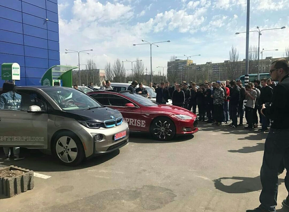 Обклеїли і поїхали до моря