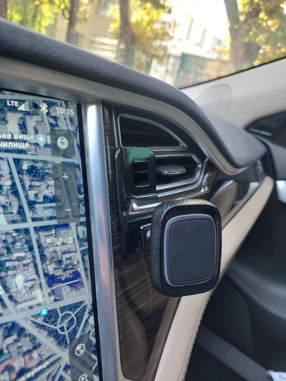 Магнітний тримач у Tesla model s 2