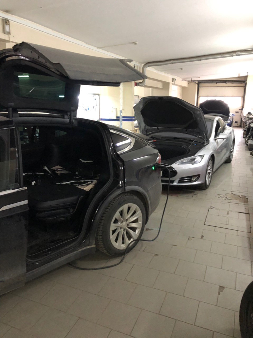 Зібрав машину. Tesla Service Dnipro 4