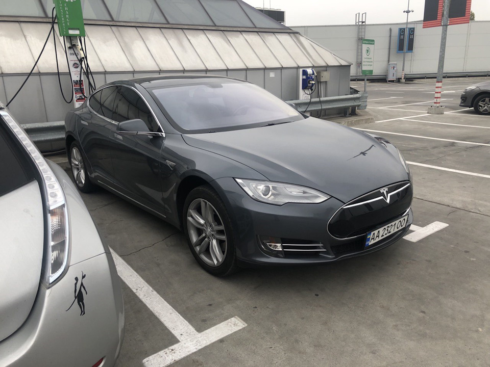 Порівняння model s vs bmw 335D 2