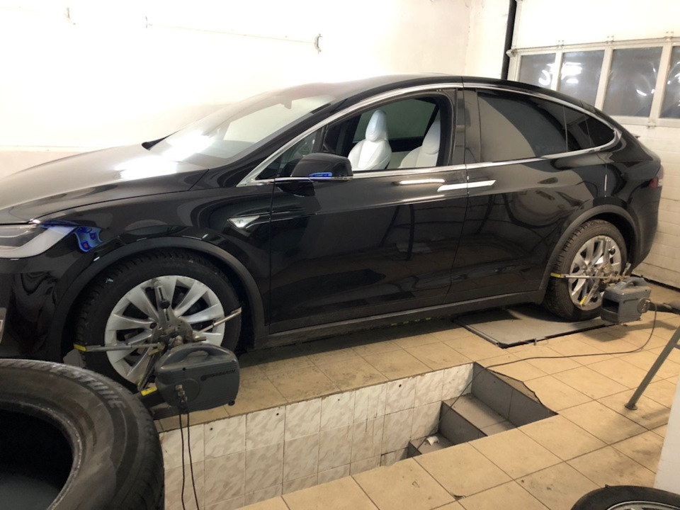 Зібрав машину. Tesla Service Dnipro 5