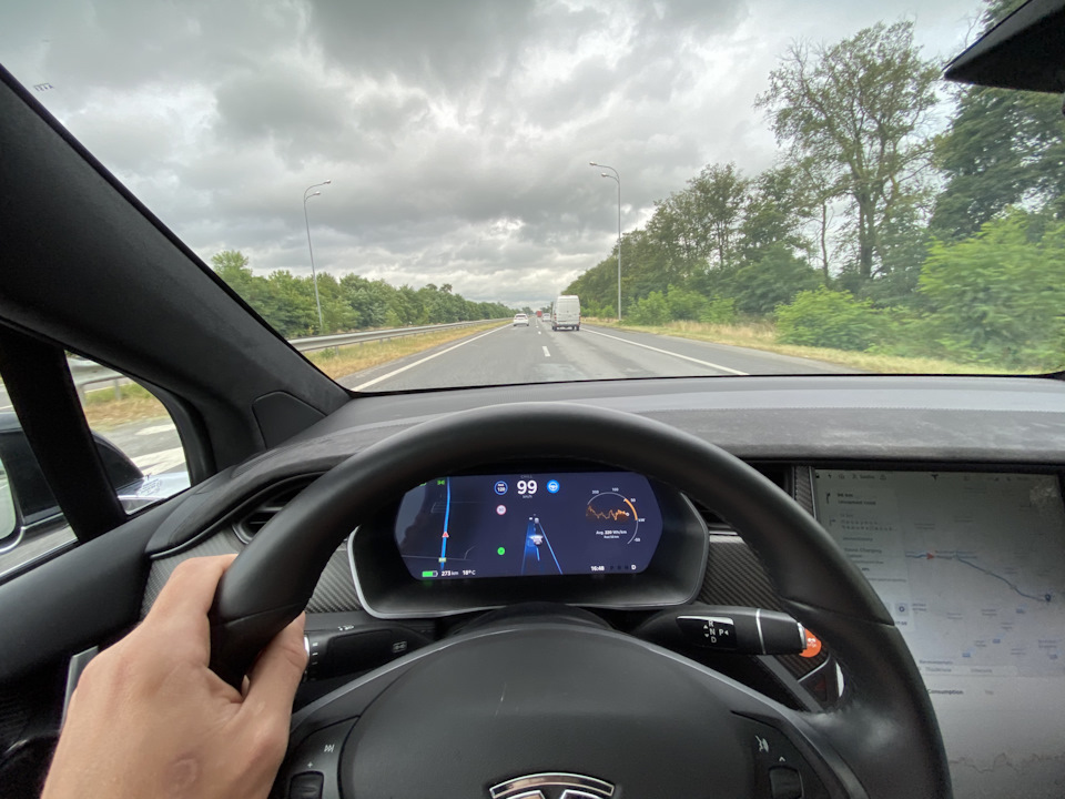 Автопілот Tesla дорогами України 1