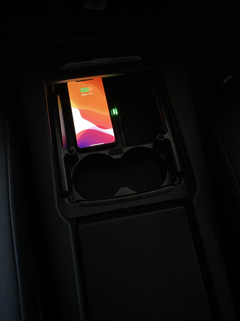 Бездротова зарядка для Tesla Model X/S 1