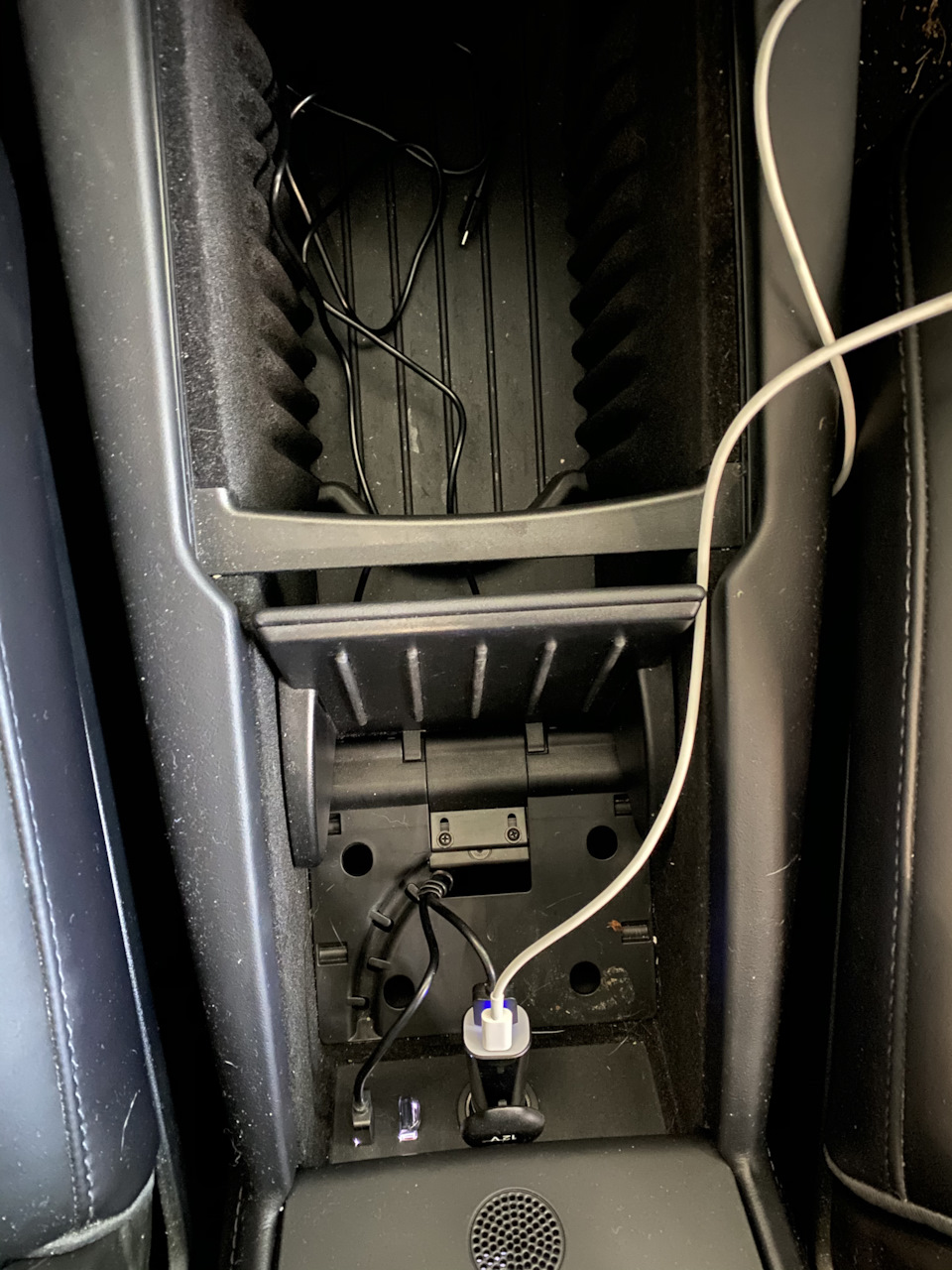 Бездротова зарядка для Tesla Model X/S 4