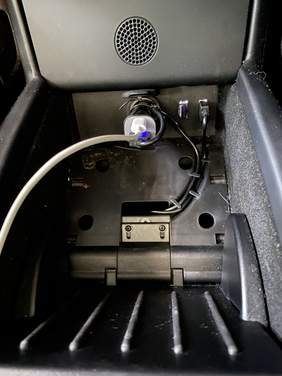 Бездротова зарядка для Tesla Model X/S 5