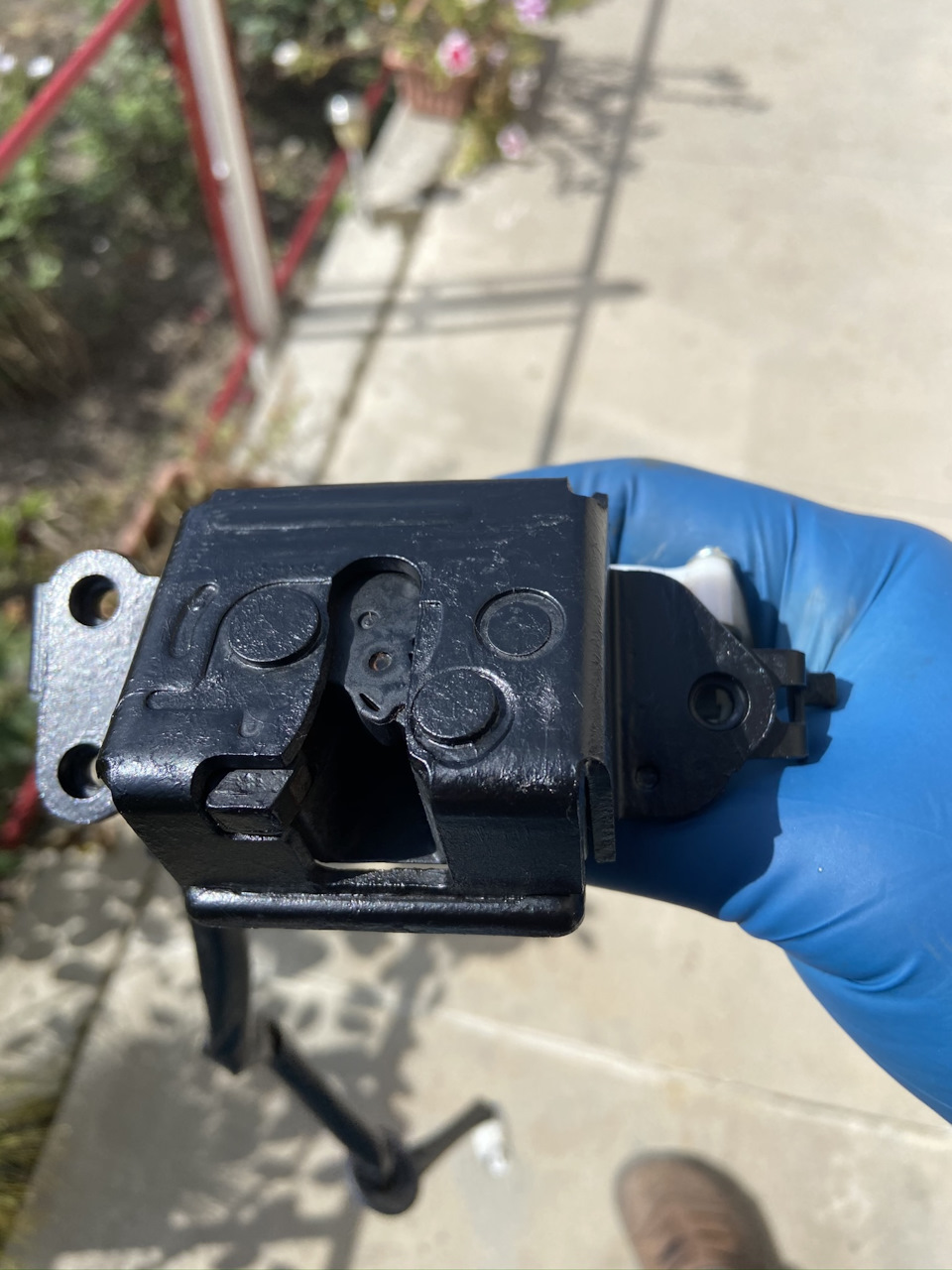 Rear Gate Lock 2