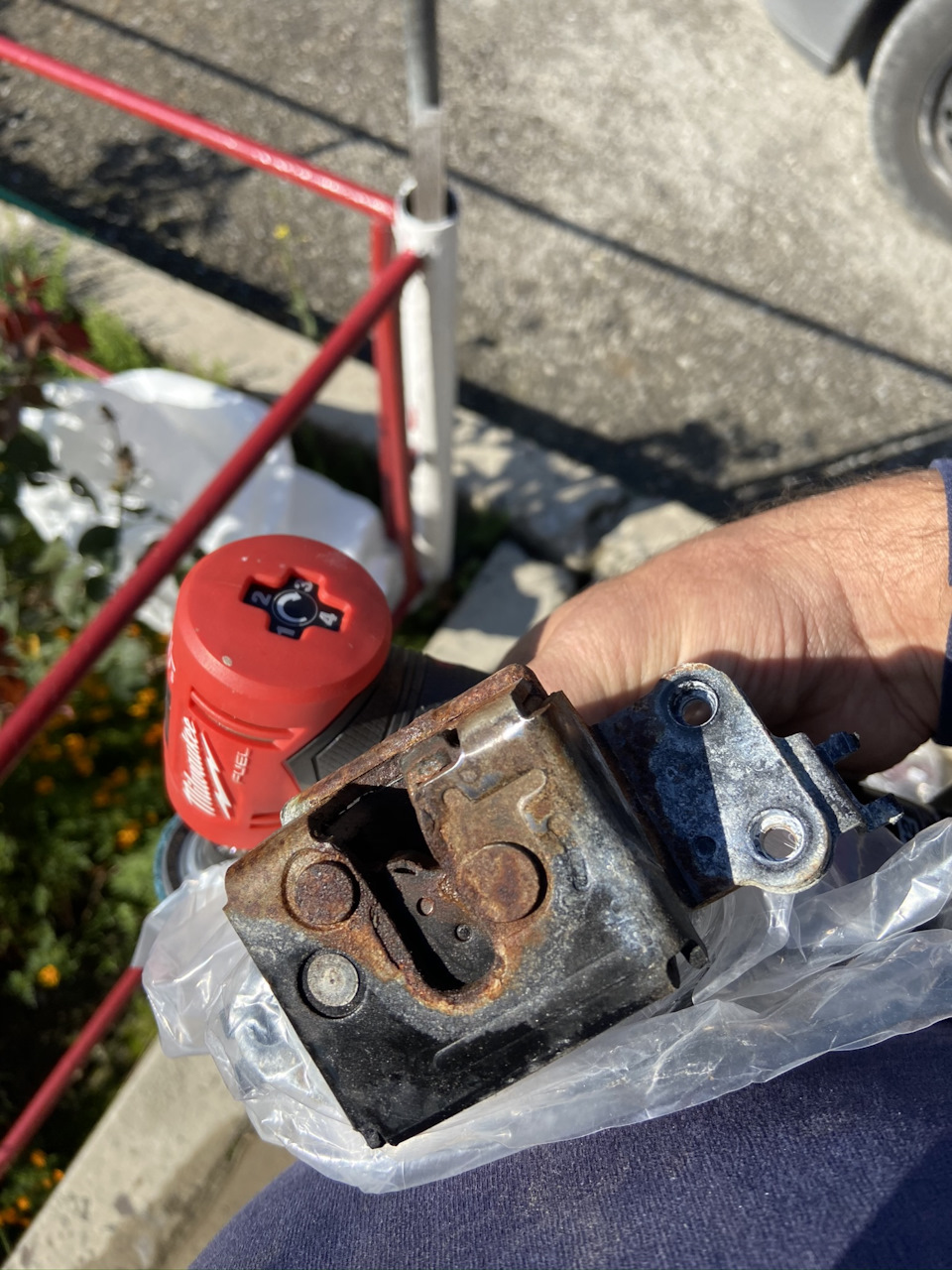Rear Gate Lock 1