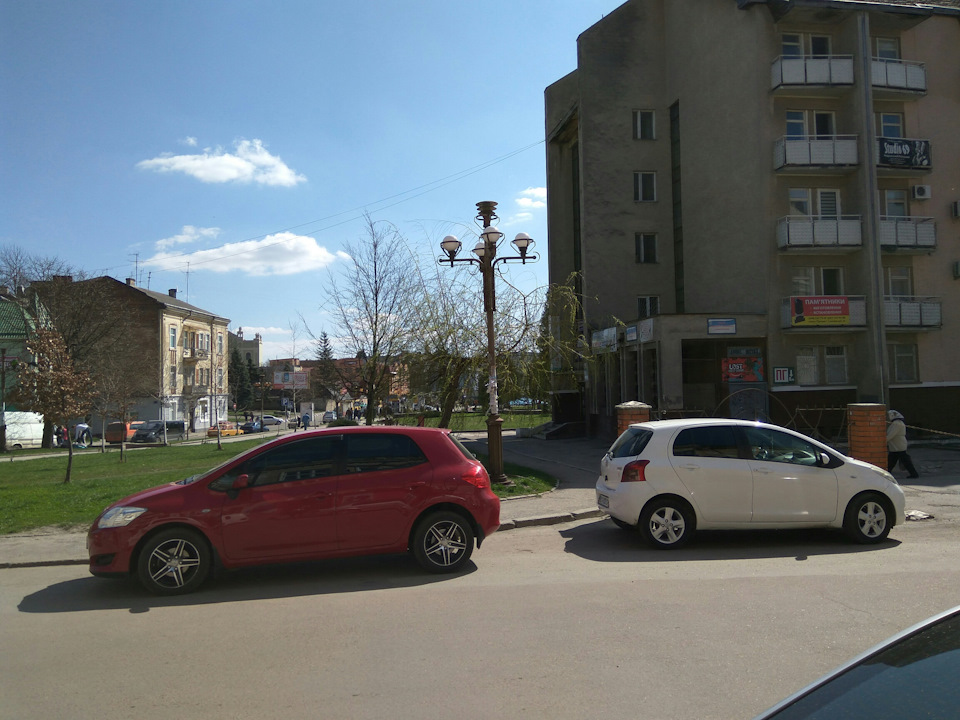 Auris проти Yaris 1