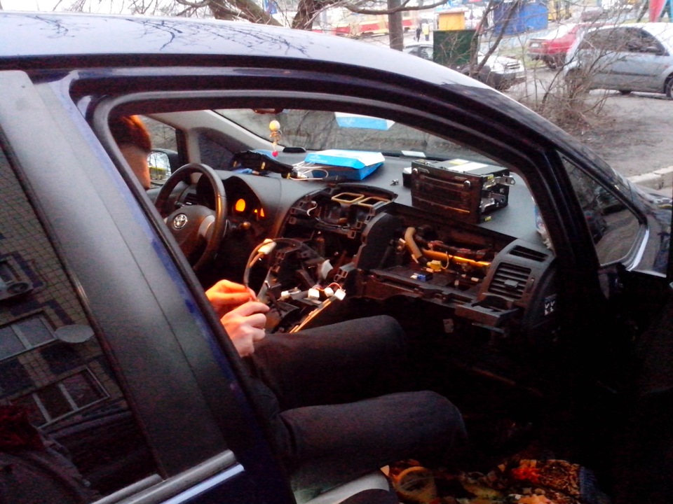 Вчимо штатну голову читати флешки . Організація USB - AUX адаптера та гучного зв'язку Bluetooth. 5