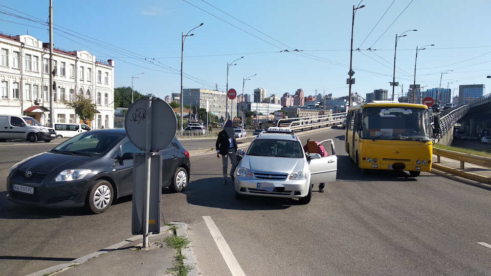 Коли навіть виконання правила ДДР (дай дорогу дурню) не працює 5