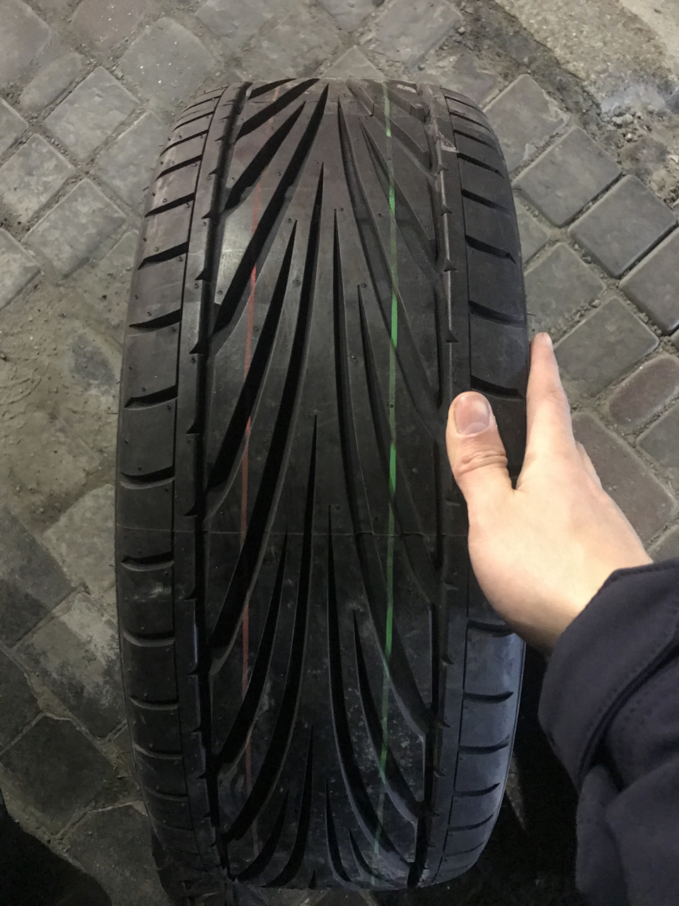 Шини R18 205/35 Toyo T1R 2
