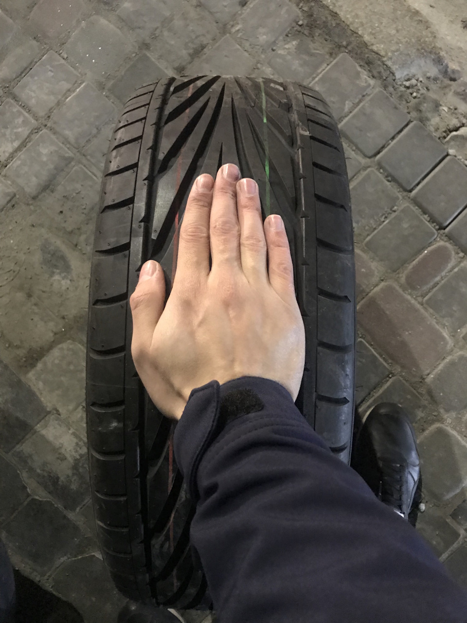 Шини R18 205/35 Toyo T1R 3
