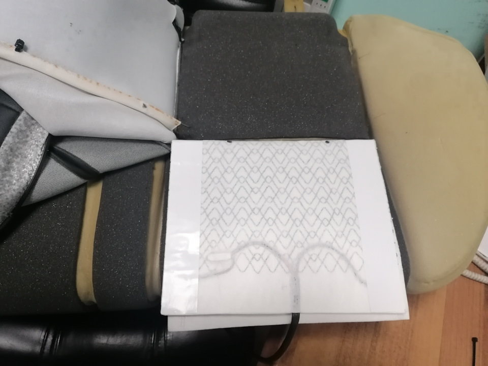 Підігрів заднього ряду сидінь. 2