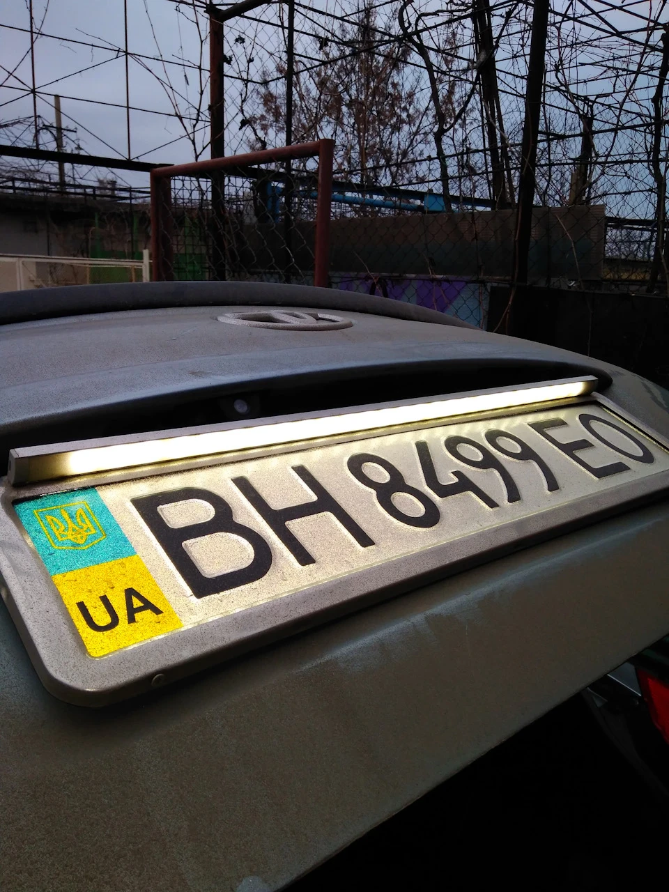Камера заднього виду та підсвічування номера
