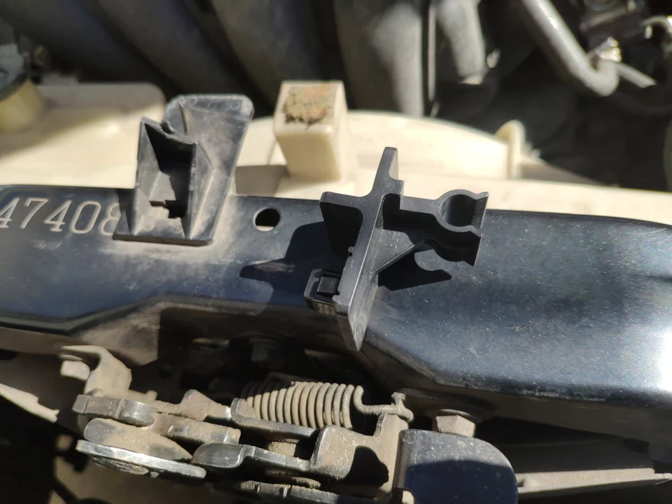 Заміна кліпси упору капота за півтора долара