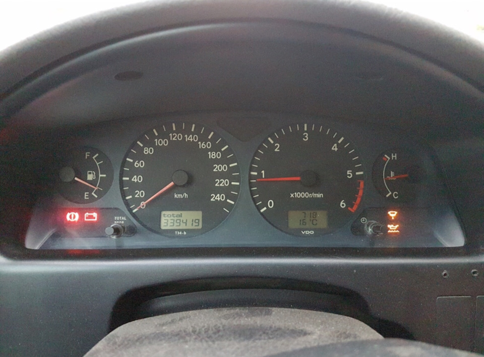 Загорілися три лампочки Toyota Avensis 2.0 D4D 1