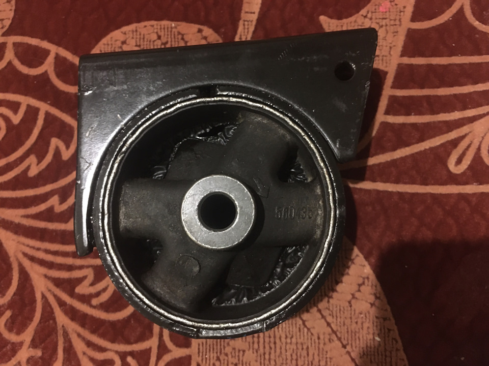 Передня подушка двигуна TOYOTA 12361-02090 4
