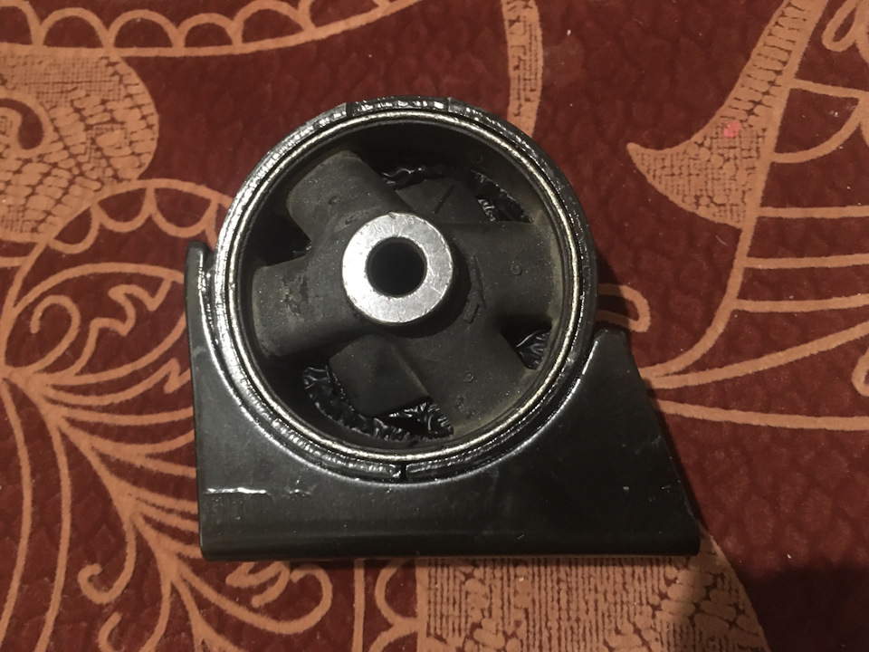Передня подушка двигуна TOYOTA 12361-02090 3