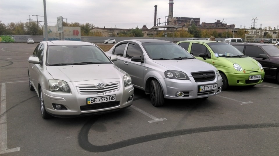 Авенсіс та Авео 1