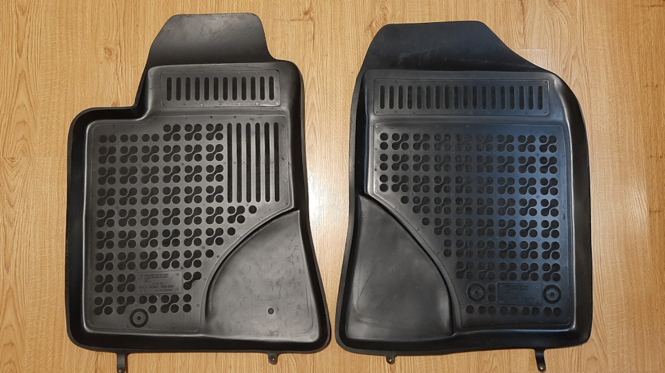 Килимки салону Rezaw-Plast в Avensis T25 4