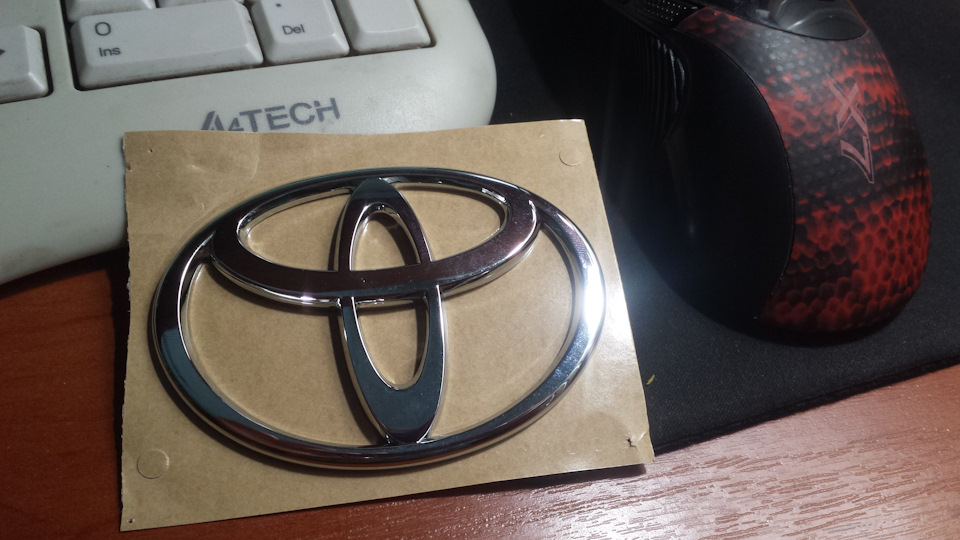 Значек TOYOTA 2