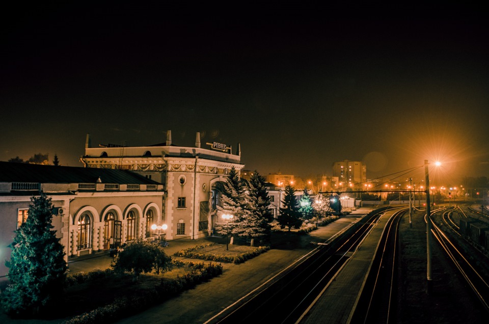 Night Photos of Rivne and my Avensis) 5