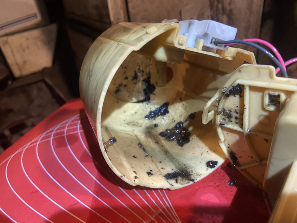колба паливного бака та сміття в ній 2
