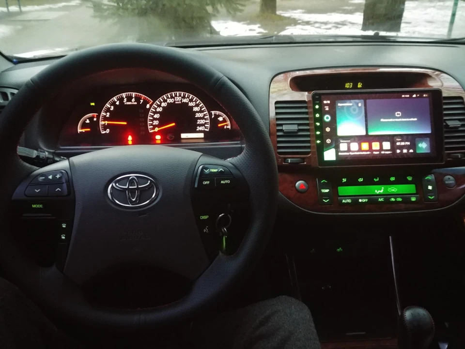 Встановлення керма Camry 40 на фінальній стадії.