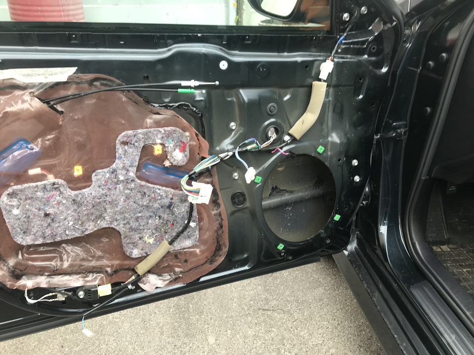 Обмежувачі від Vag ( 5J0837249C ) на Camry 50 4