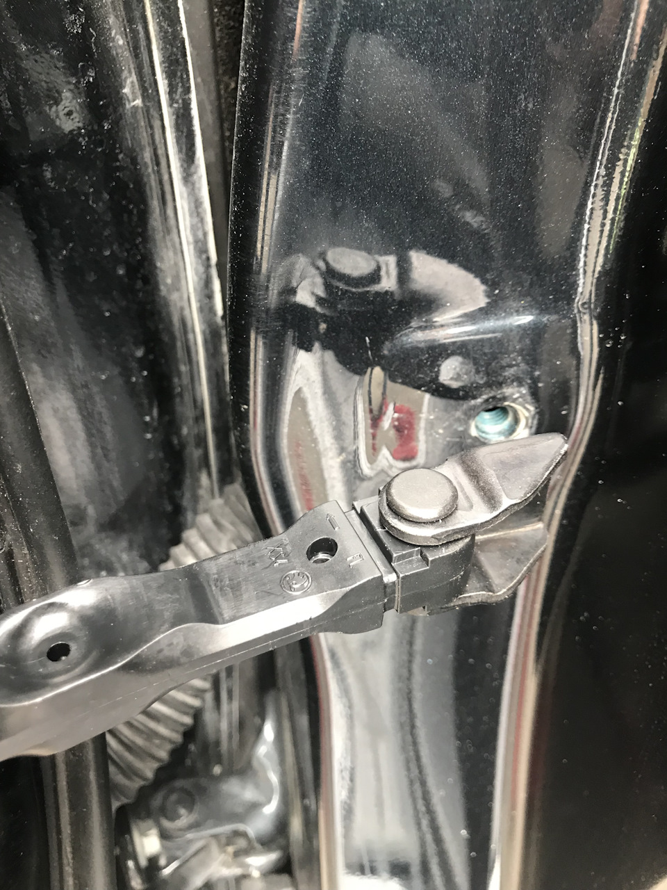 Обмежувачі від Vag ( 5J0837249C ) на Camry 50 5
