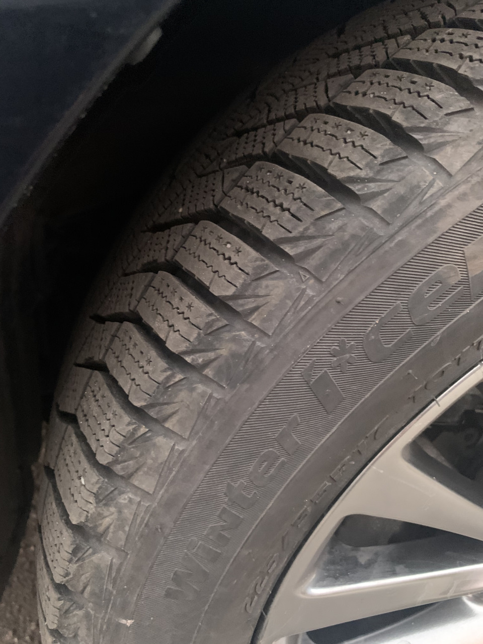 Зимова гума Hankook 225/55/17 3