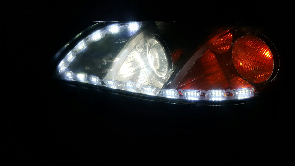 Біксенонові лінзи Hella 3R + Гнучкі Crystal LED Strip DRL з поворотником, що біжить 4