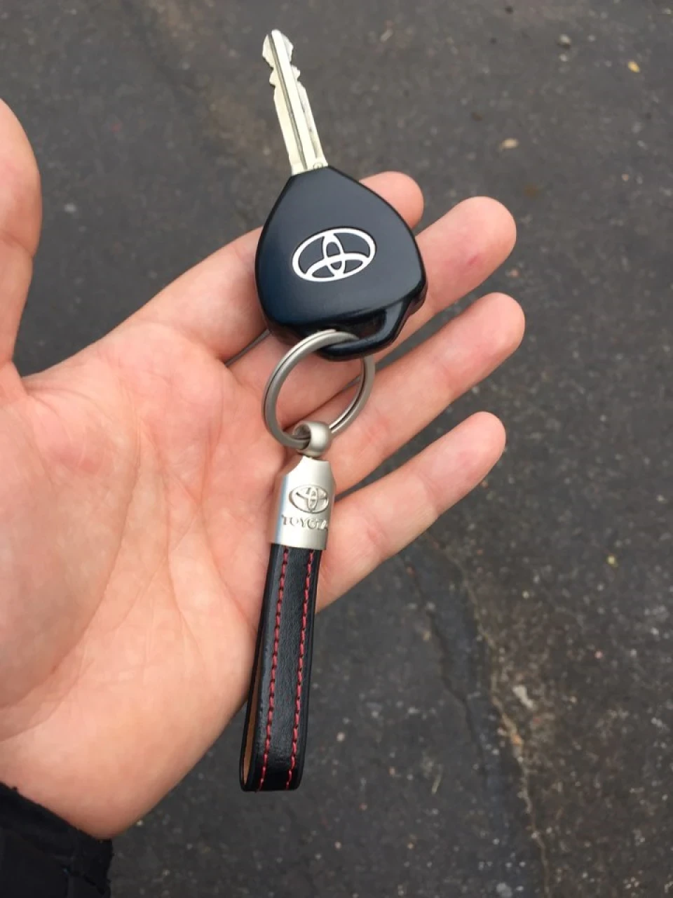Маленький подарунок Camry