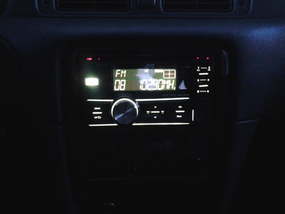 Зміна магнітоли на JVC KW-R500 2